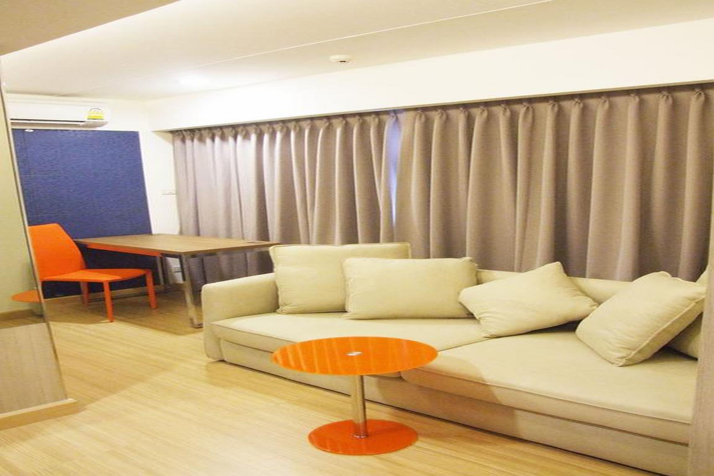 Grand Tower Inn Sathorn Hotel Bangkok Exterior photo