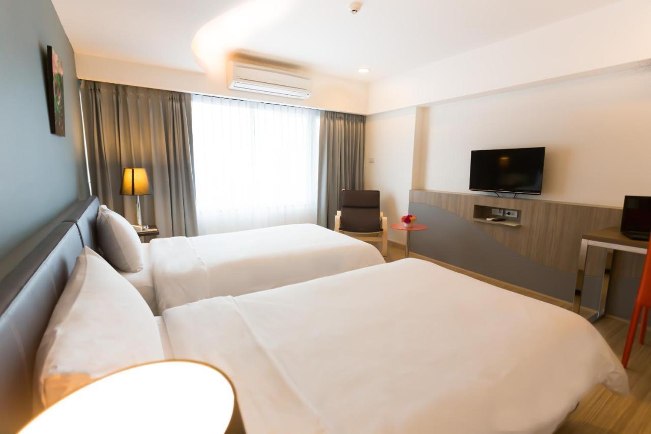 Grand Tower Inn Sathorn Hotel Bangkok Exterior photo